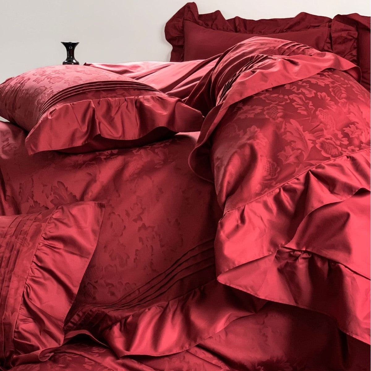 Luxuriöses Bettwäsche-Set aus Satin mit Volant und Jacquard-Detail Brehn