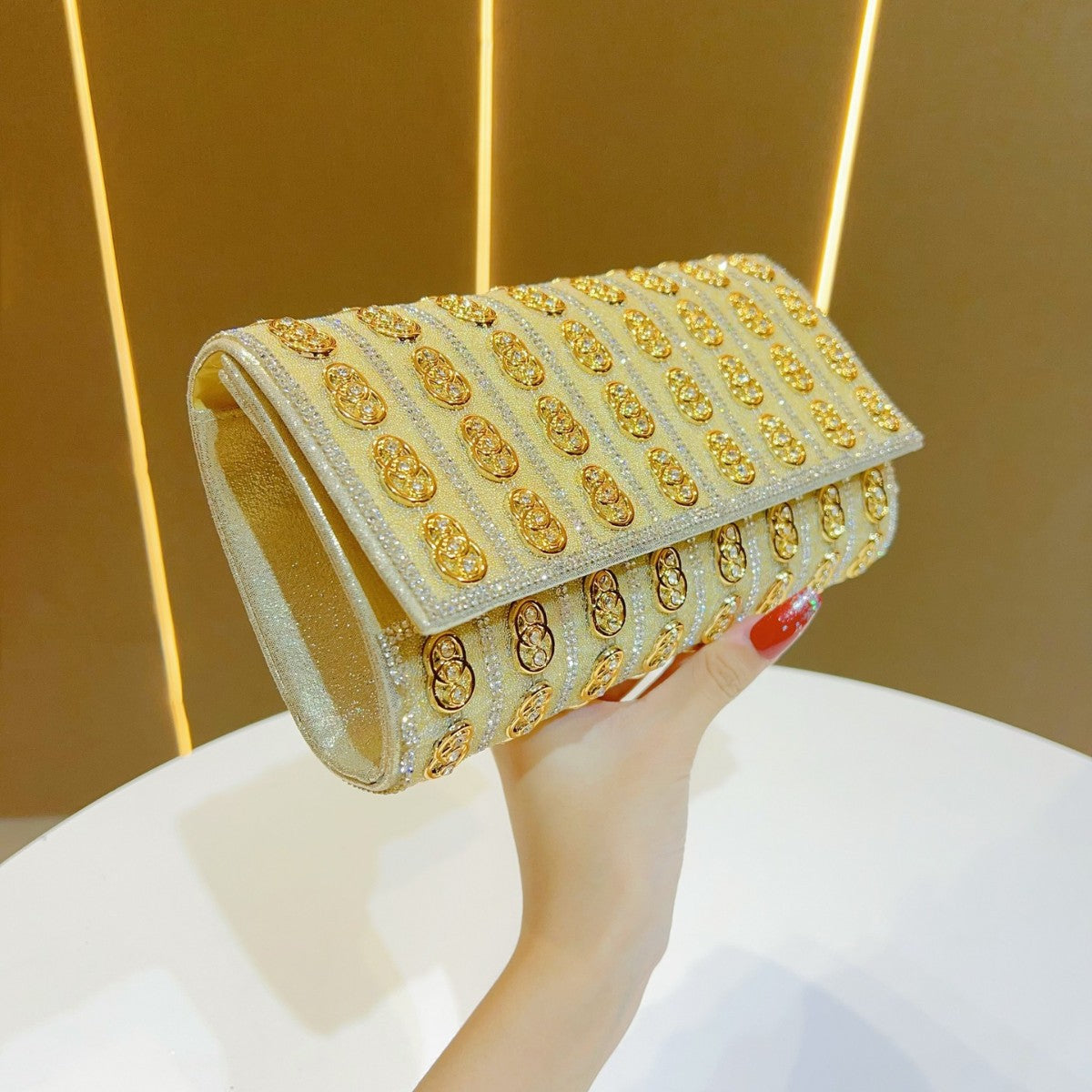 Dekorativer Strass-Clutch