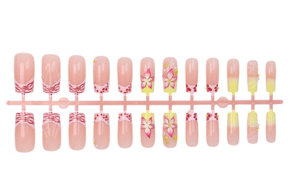Kunstnagelset mit floralen Akzenten und Glitzerverzierungen Brehn