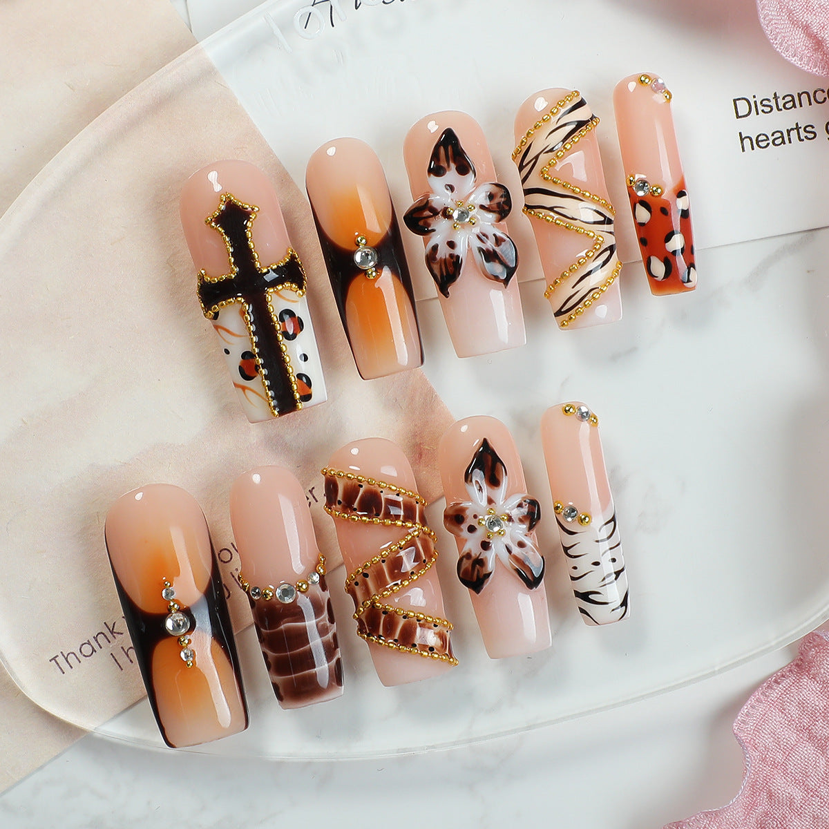 Kreatives Kunstnagel-Set mit stilvollen Designs Brehn