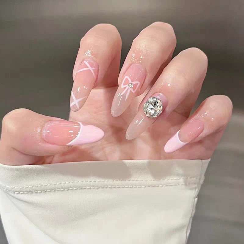 Elegante Stiletto Press-On Nagelkünstler Brehn