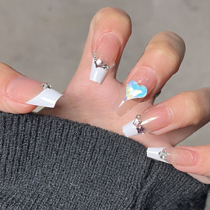 Elegante Druck-Nageltips mit goldenen Akzenten Brehn