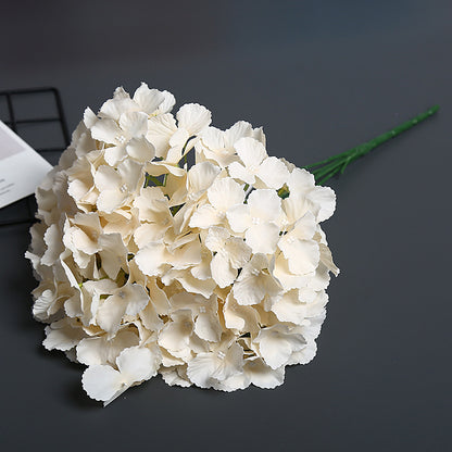 Künstliches Blumenarrangement für die Innenausstellung
