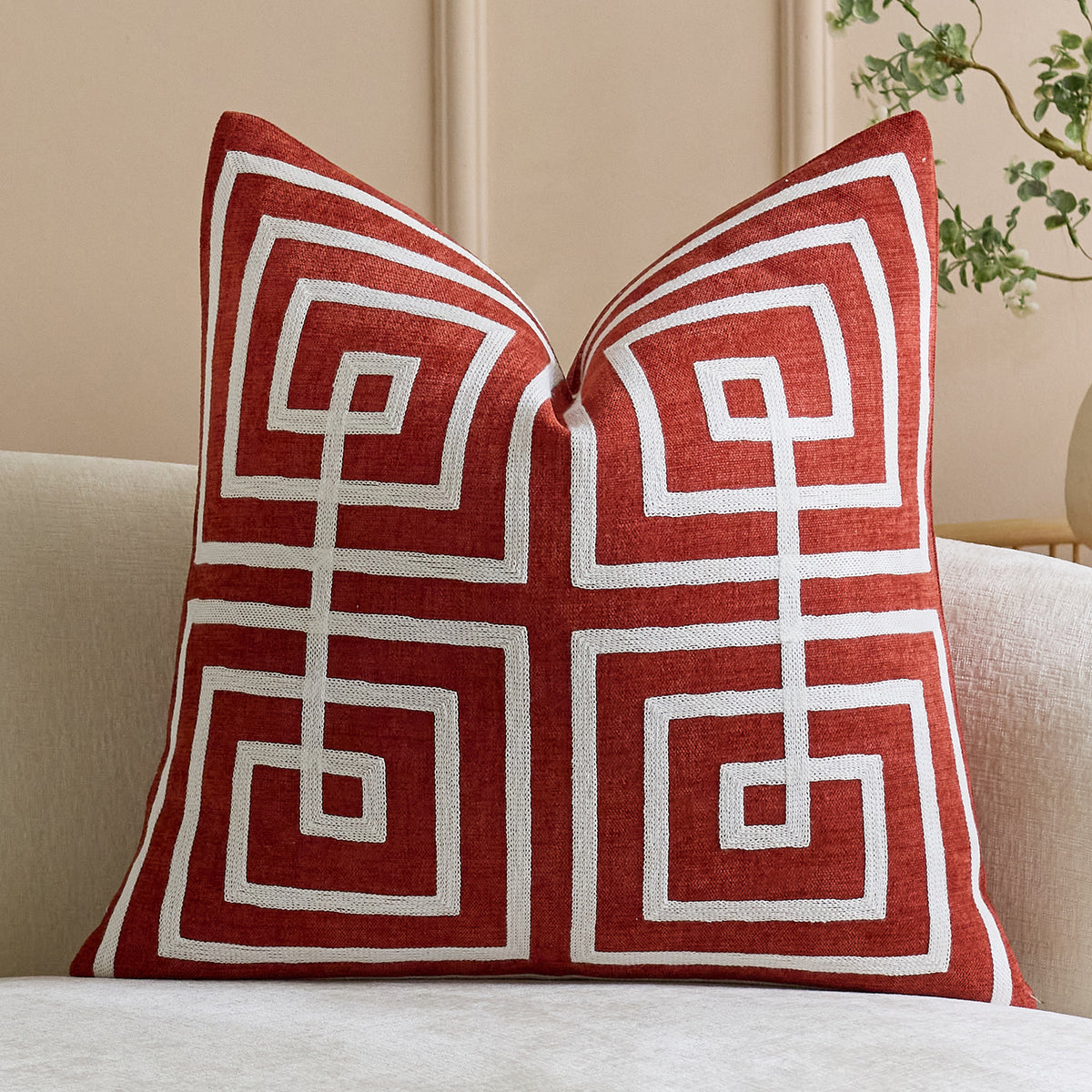 Geometrisch bestickter Baumwoll-Leinen Quadrat Sofakissenbezug mit erhöhtem Chenille Labyrinth Applikation
