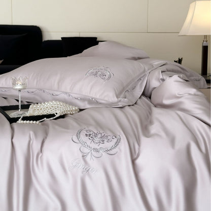 Seidiger Hotel-Stil Maulbeer-Satin Bettdeckenbezug & Kissenbezug Set mit gesticktem Wappen und verstecktem Reißverschluss