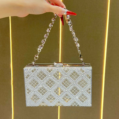 Elegante Abend-Clutch mit Kettenhenkeln