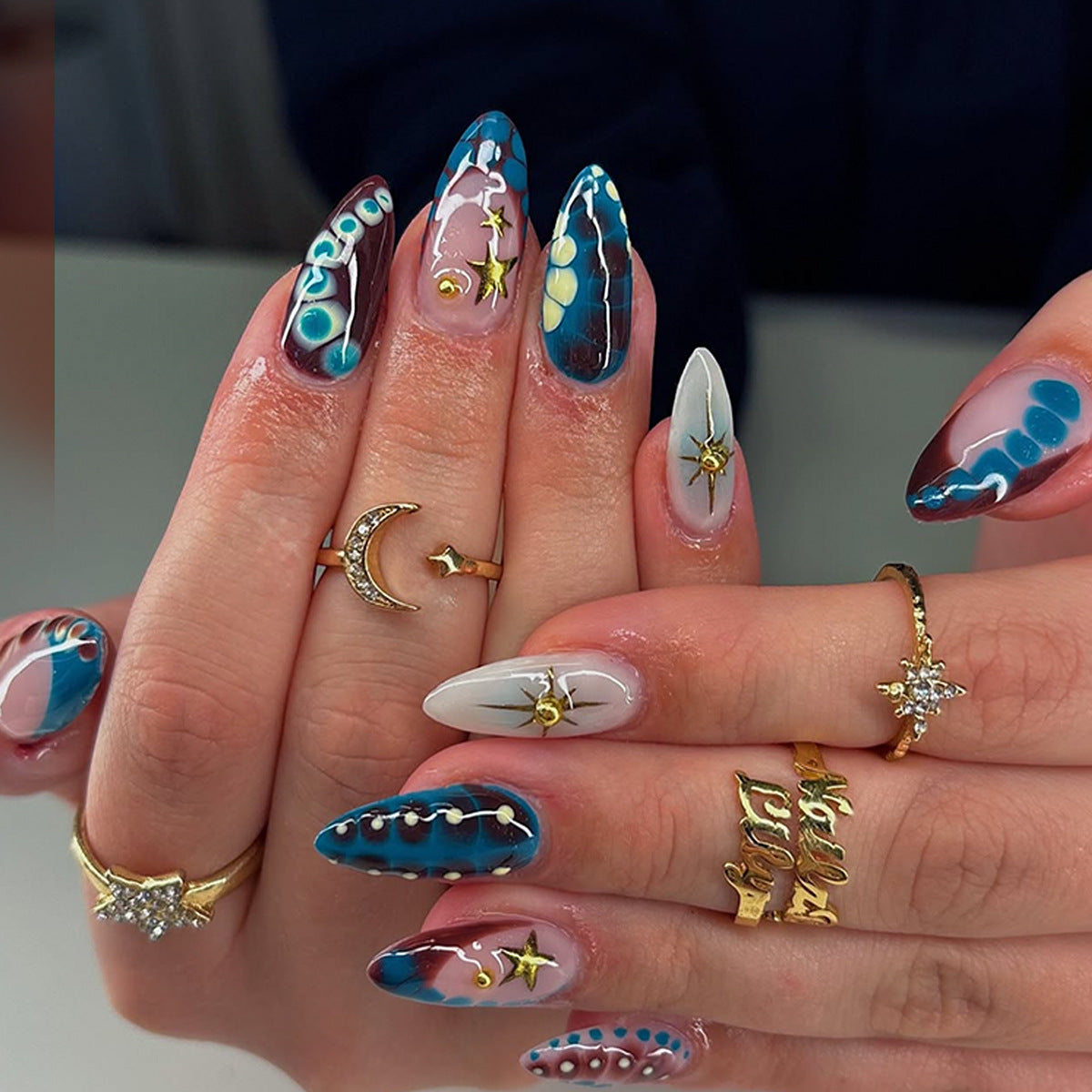 Handgefertigte Kunstfingernägel mit Einzigartigem Design Brehn
