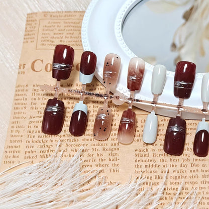 Kunstnägel mit eleganten Schmuckakzenten Brehn