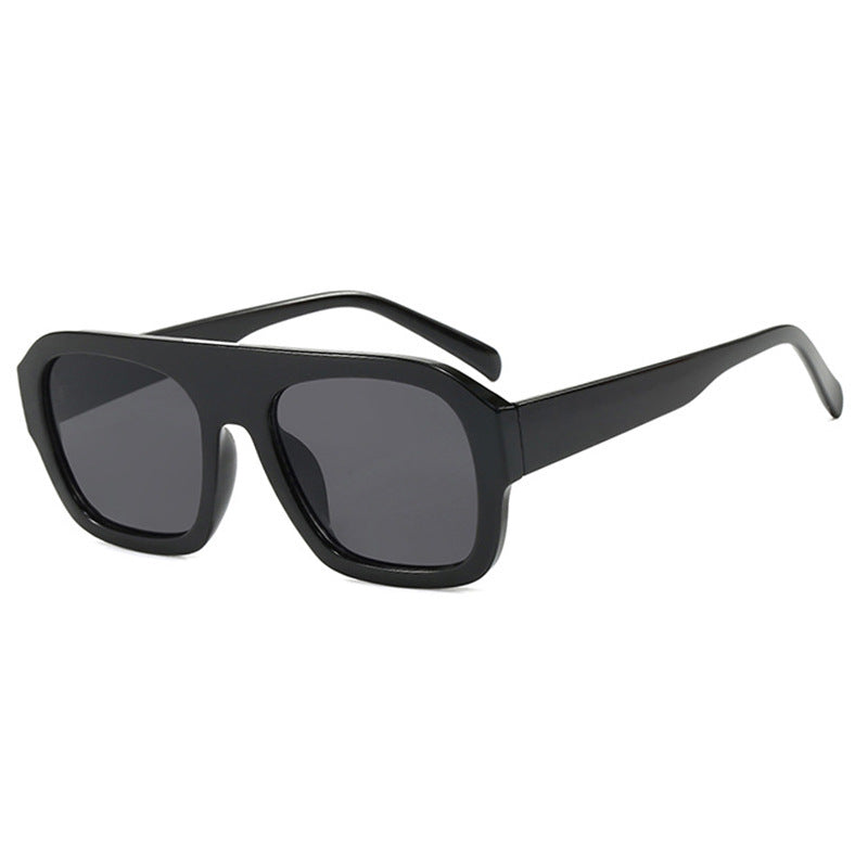Damen modische Sonnenbrille mit robustem Rahmen und breiten Gläsern Brehn