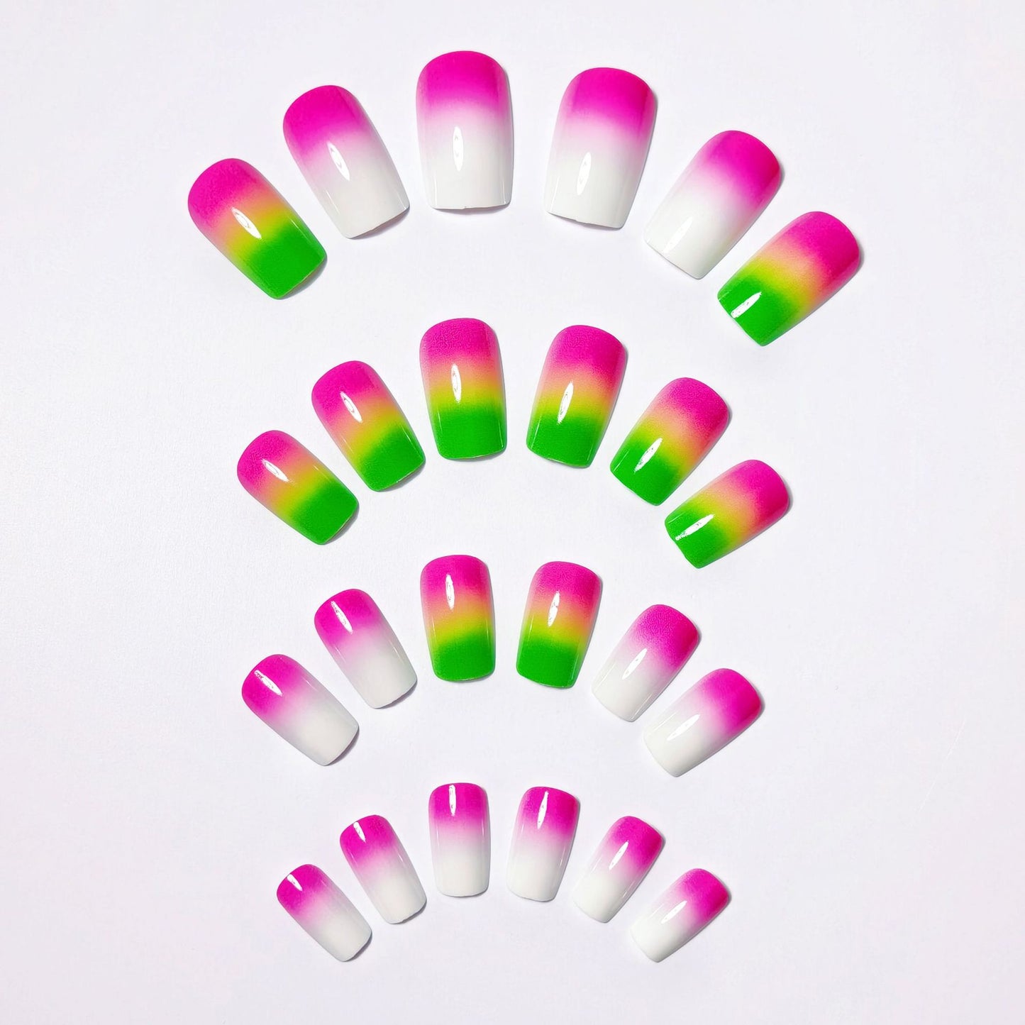 Kreative Gel-Nägel mit Neon-Farbverlauf Brehn