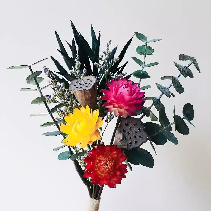 Getrocknete botanische Blumenarrangement