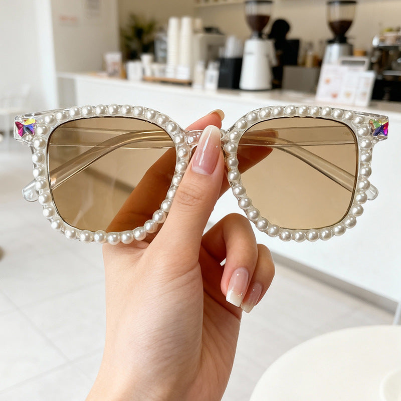 Luxuriöse mit Perlen verzierte Katzenaugen-Sonnenbrille Brehn