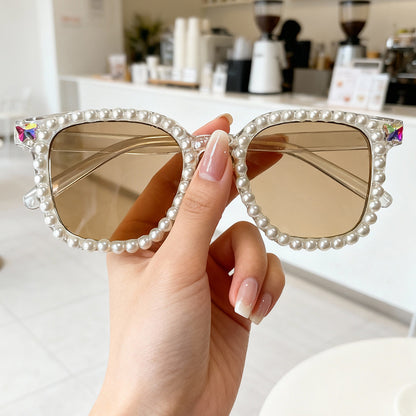 Luxuriöse mit Perlen verzierte Katzenaugen-Sonnenbrille Brehn