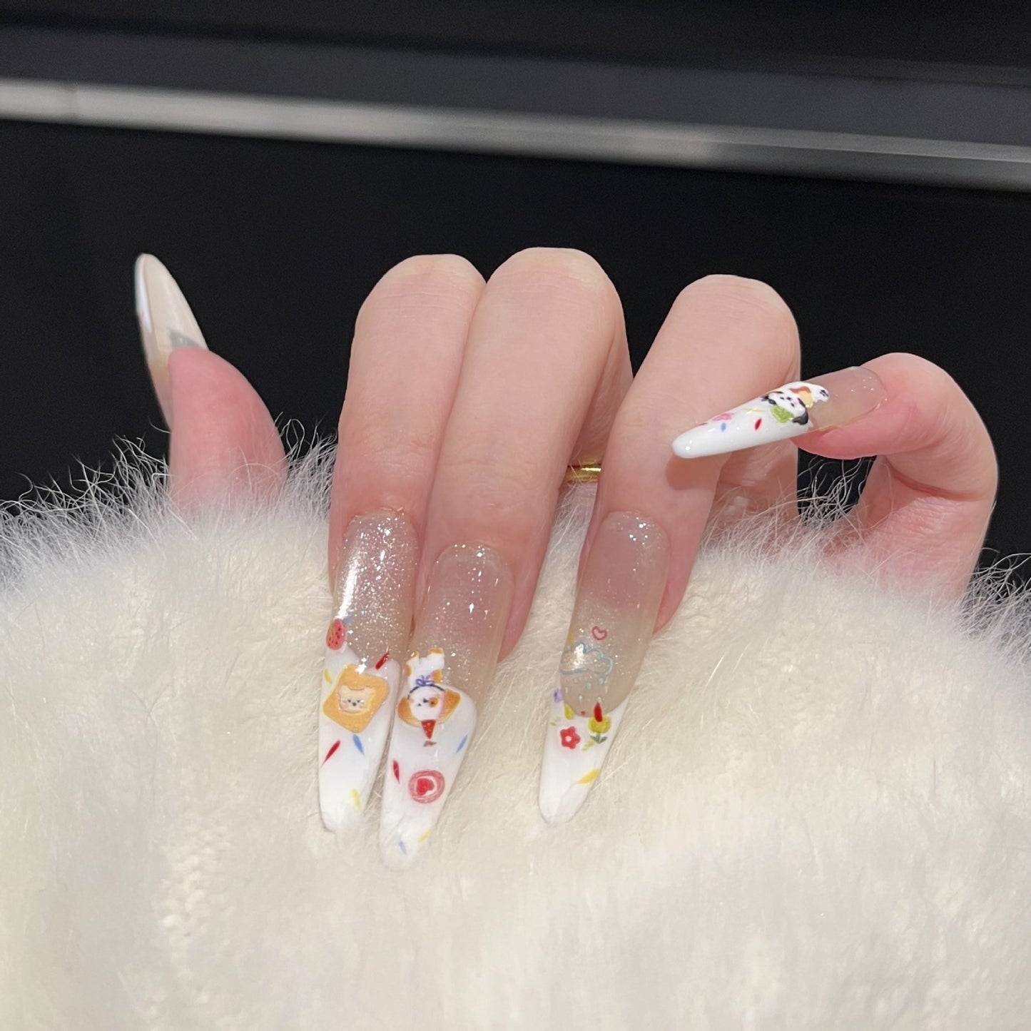 Dekoratives Press-On-Nail-Art-Set mit Glitzerakzenten Brehn