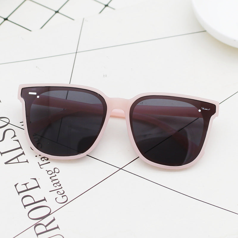 Damen moderne Sonnenbrille mit filigranem Rahmen und UV-Schutz Brehn