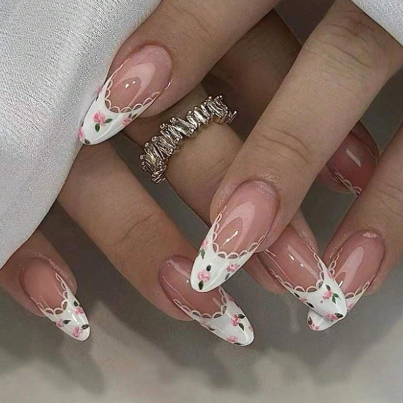 Kunstnagel-Set mit eleganten Blumen- und Spitzenverzierungen Brehn