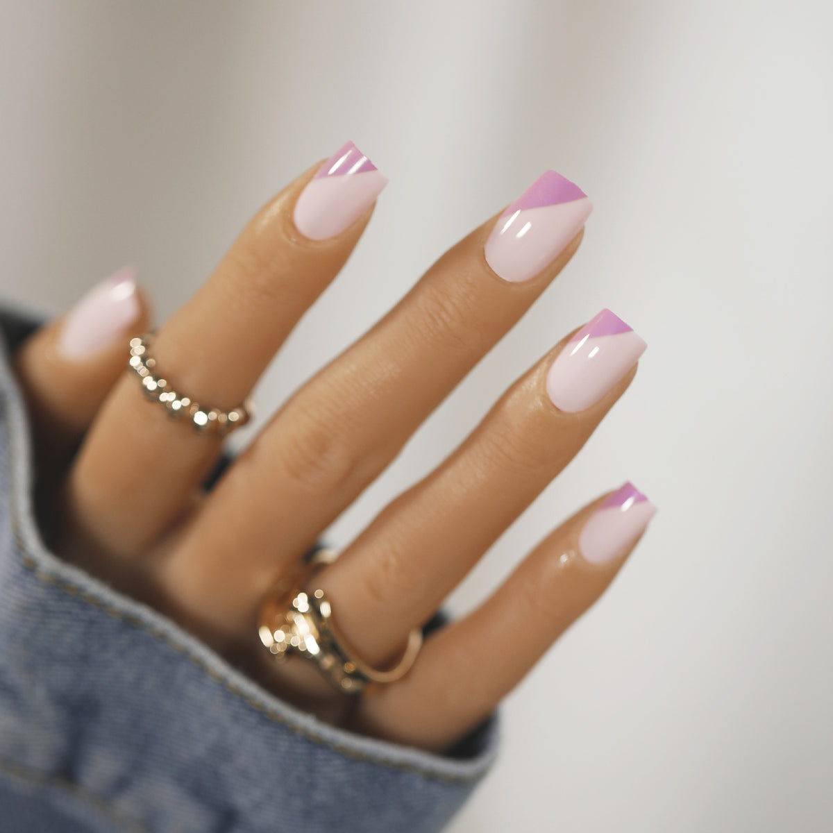 Kunstvolle Nagelkunst mit modernem French-Tip Design Brehn