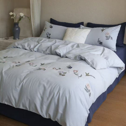 Gesticktes Baumwoll-Bettwäsche-Set mit zarter Wildblumen-Stickerei und Percale-Struktur