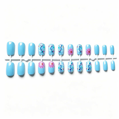 Blumenverziertes Nagelkunst-Set
