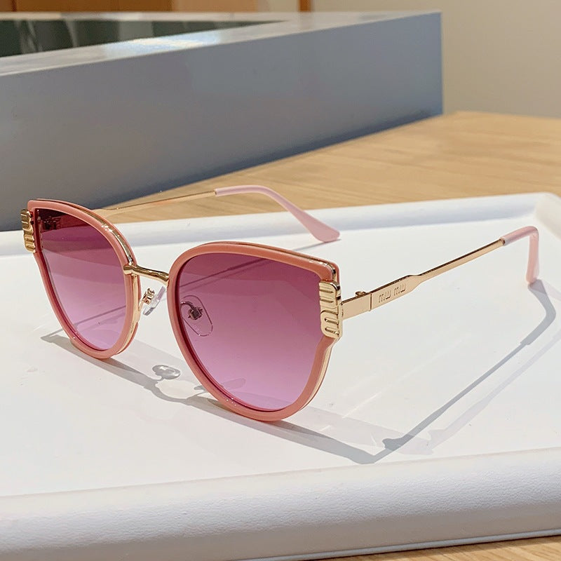 Damen Cat-Eye Sonnenbrille mit eleganten akzentuierten Gläsern Brehn