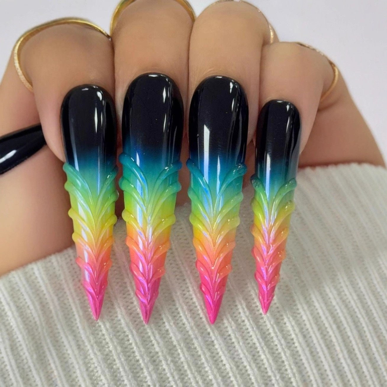 Kunstvoller Nagelspitzen Set mit Blattakzenten Brehn