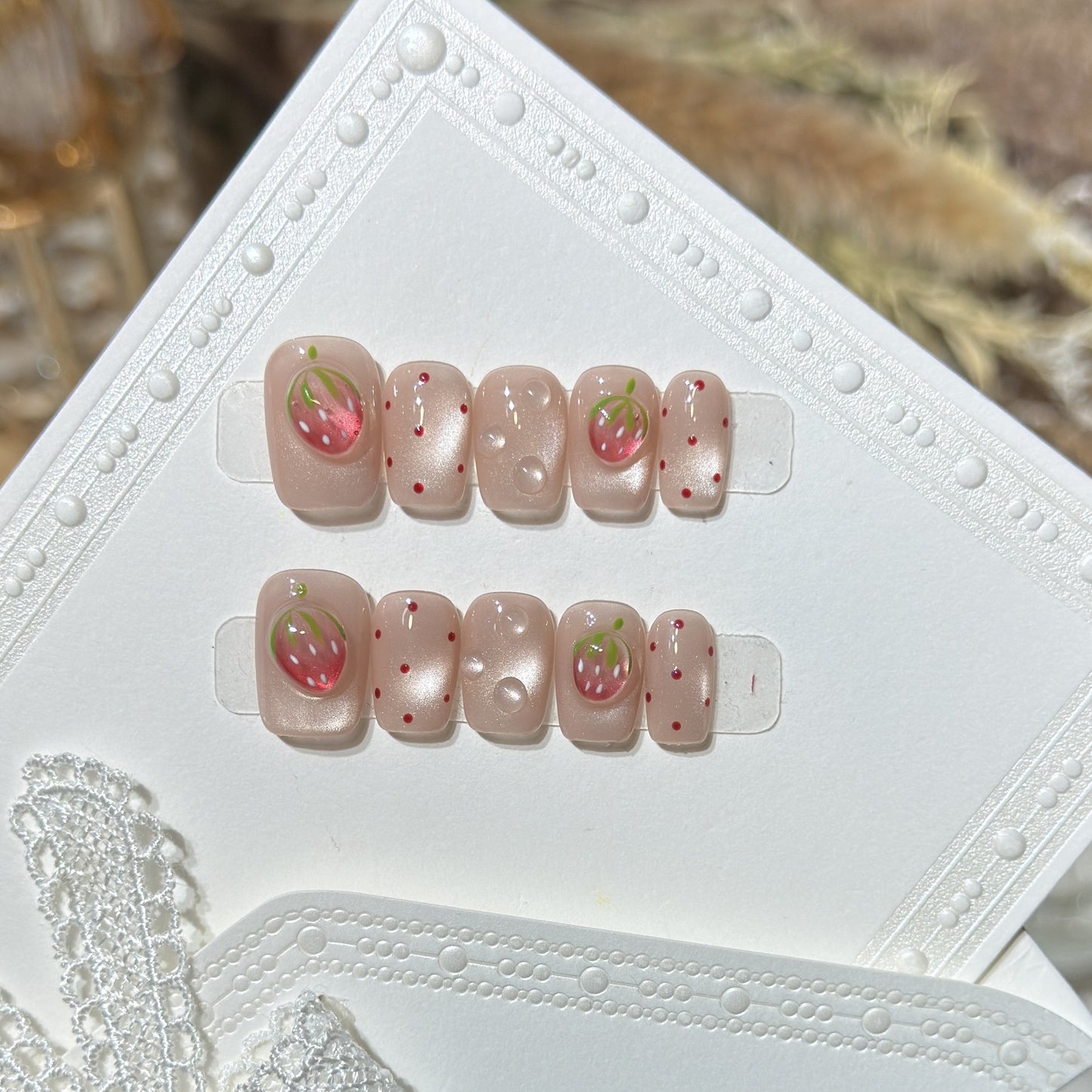 Erdbeer-inspiriertes Press-On Nagelkunst Set Brehn
