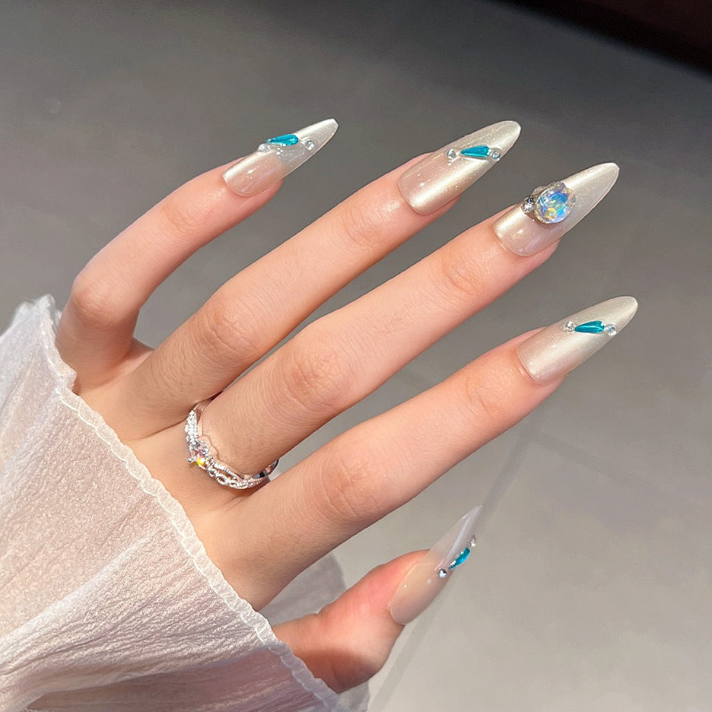 Kristallverzierte Nagelkunstverlängerungen Brehn