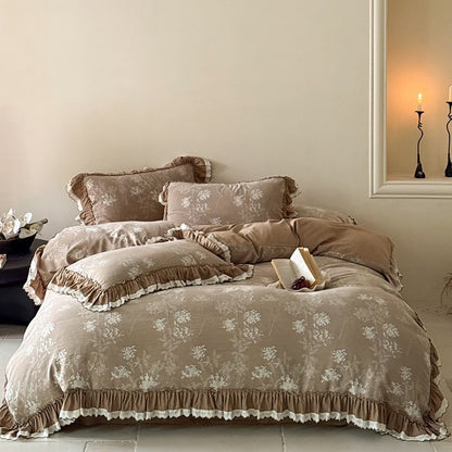 Gestepptes Bettwäsche-Set aus Baumwollmischung mit floralem Vintage-Print und Volant