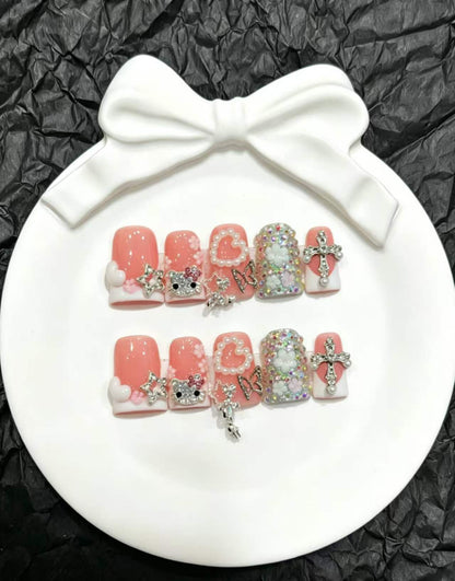 Dekoratives Press-On Nagelkunst-Set mit 3D Charms