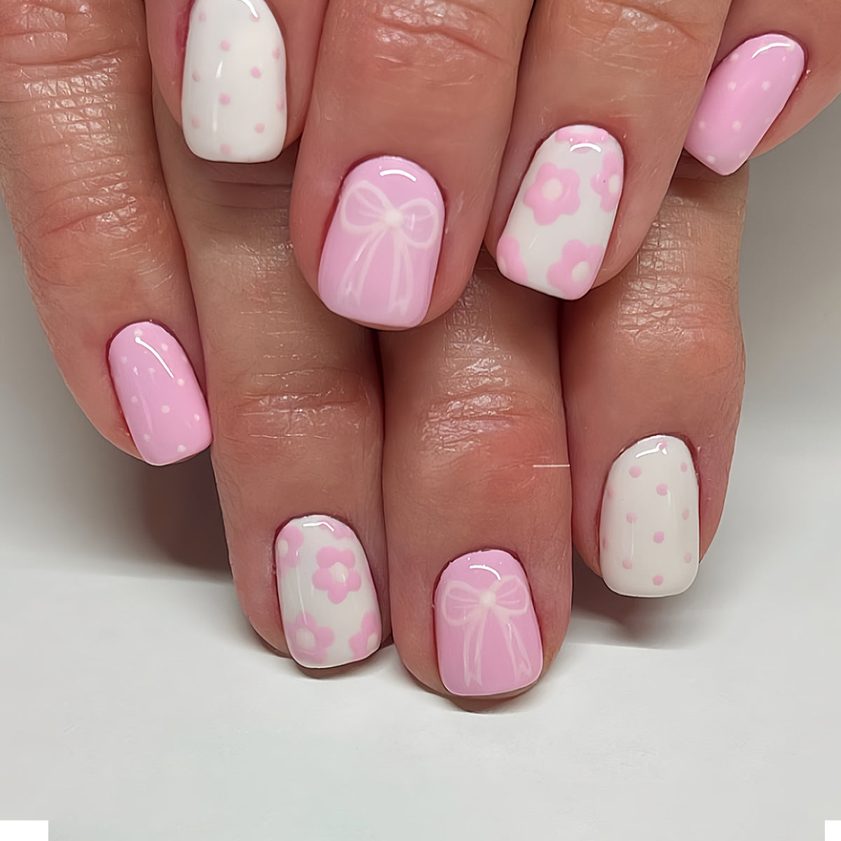 Kunstvoll gestaltetes Press-On Nagelsatz Brehn