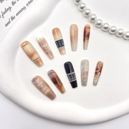 Dekoratives Druck-Nagelkunst-Set mit eleganten Mustern