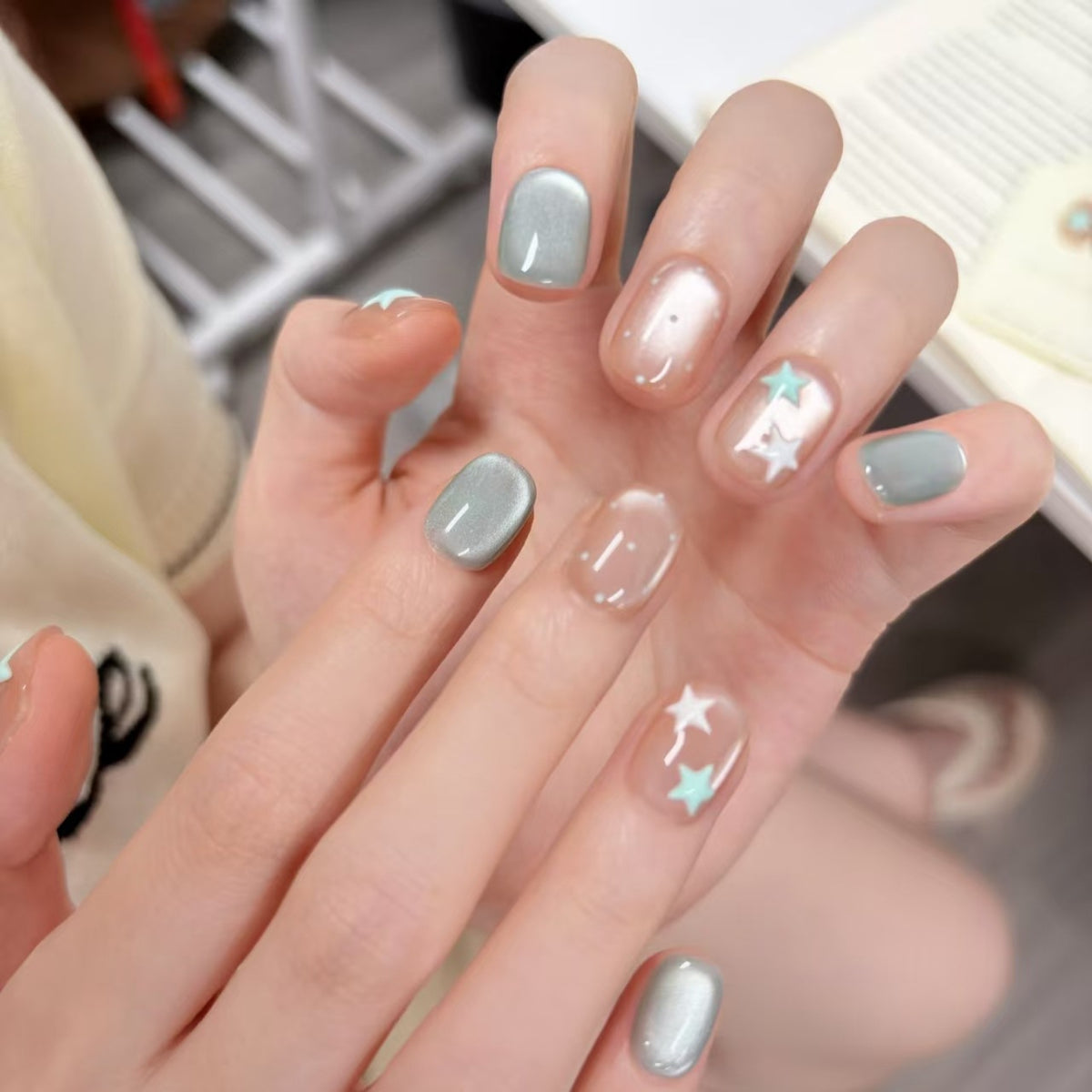 Artistisches Sternen-Nagelkunst-Design