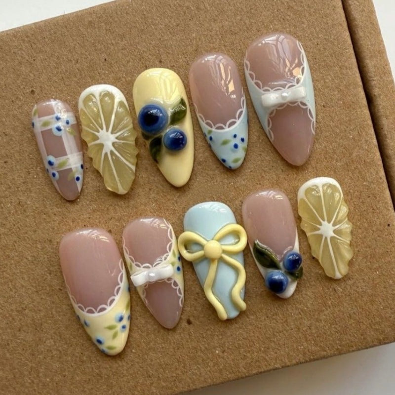 Künstlerisches Floral- und Stern-Applikationen Press-On Nagelset Brehn
