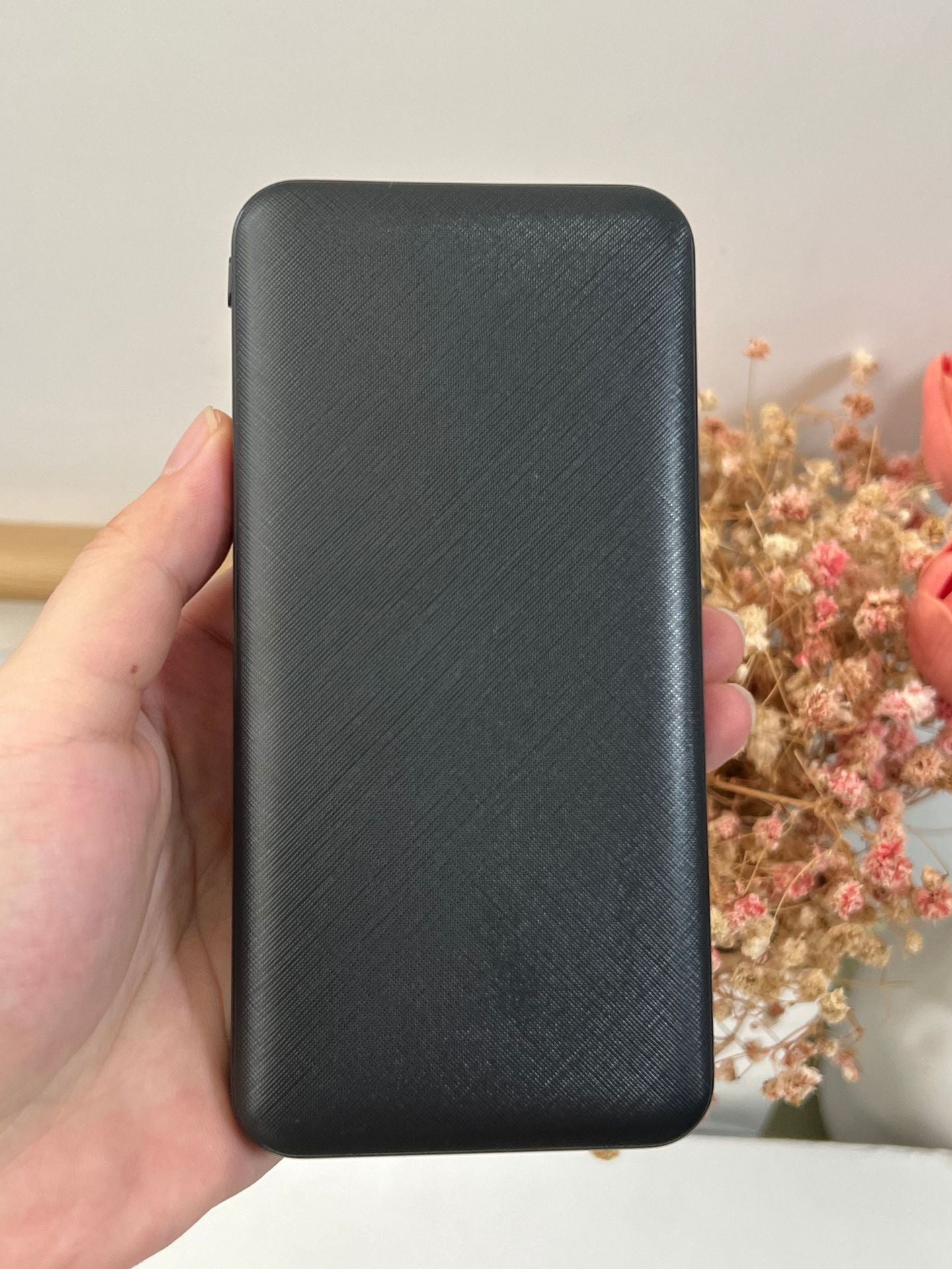 Tragbare Powerbank mit Innovativer Textur und Schnellem Ladeanschluss Brehn
