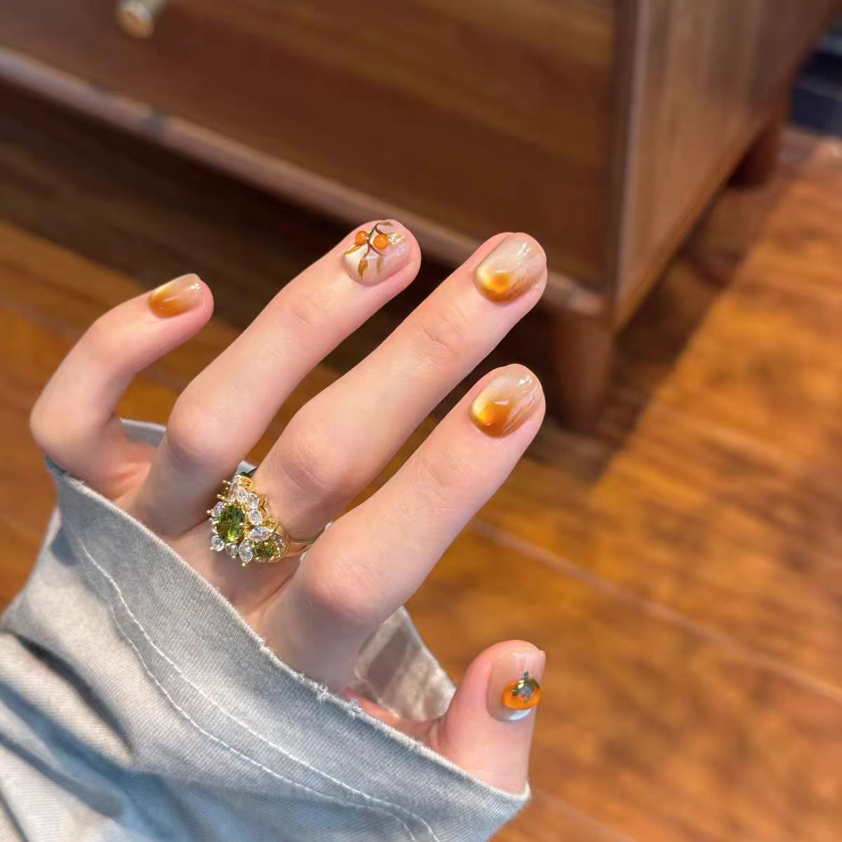 Künstlerisches Blumendesign für Aufklebenägel Brehn