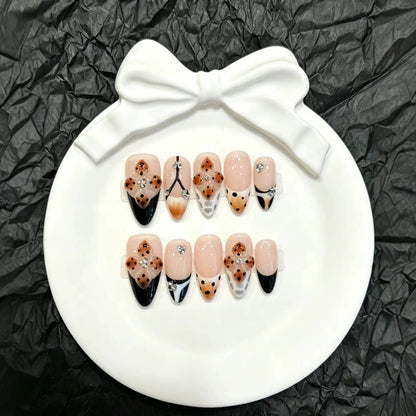 Künstlerisches Press-On Nagelset mit floralen und Edelsteinakzenten