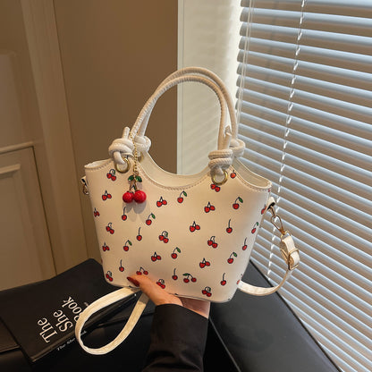 Kirschenmusterte Handtasche