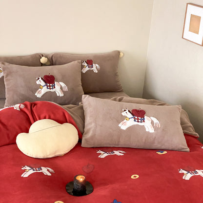 Kuscheliges Bettwäsche-Set aus Samt mit Pferde-Applikation