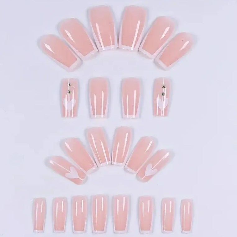Elegante Herzdesign Nagelverstärkungen Brehn