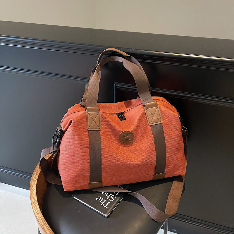 Sportliche Duffel-Tasche Mit Mehreren Fächern Und Verstellbarem Schulterriemen Brehn