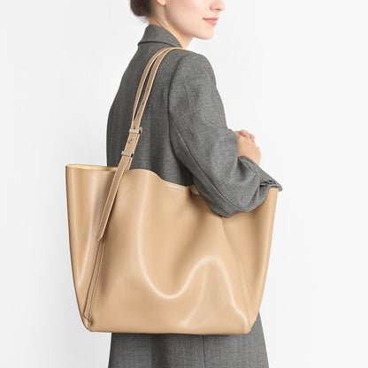 Minimalist Sculpted Tote mit verstellbaren Schulterriemen