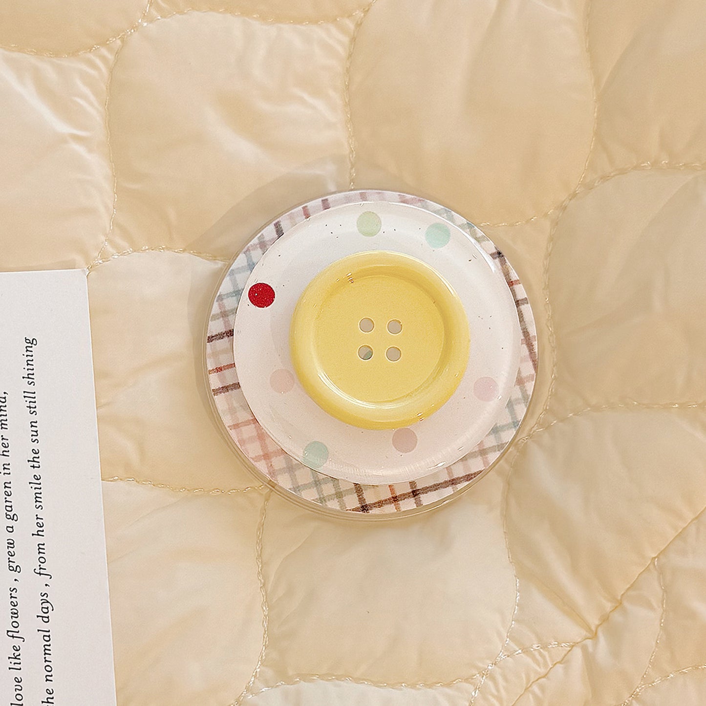 Dekorativer Untersetzer im Button-Design Brehn