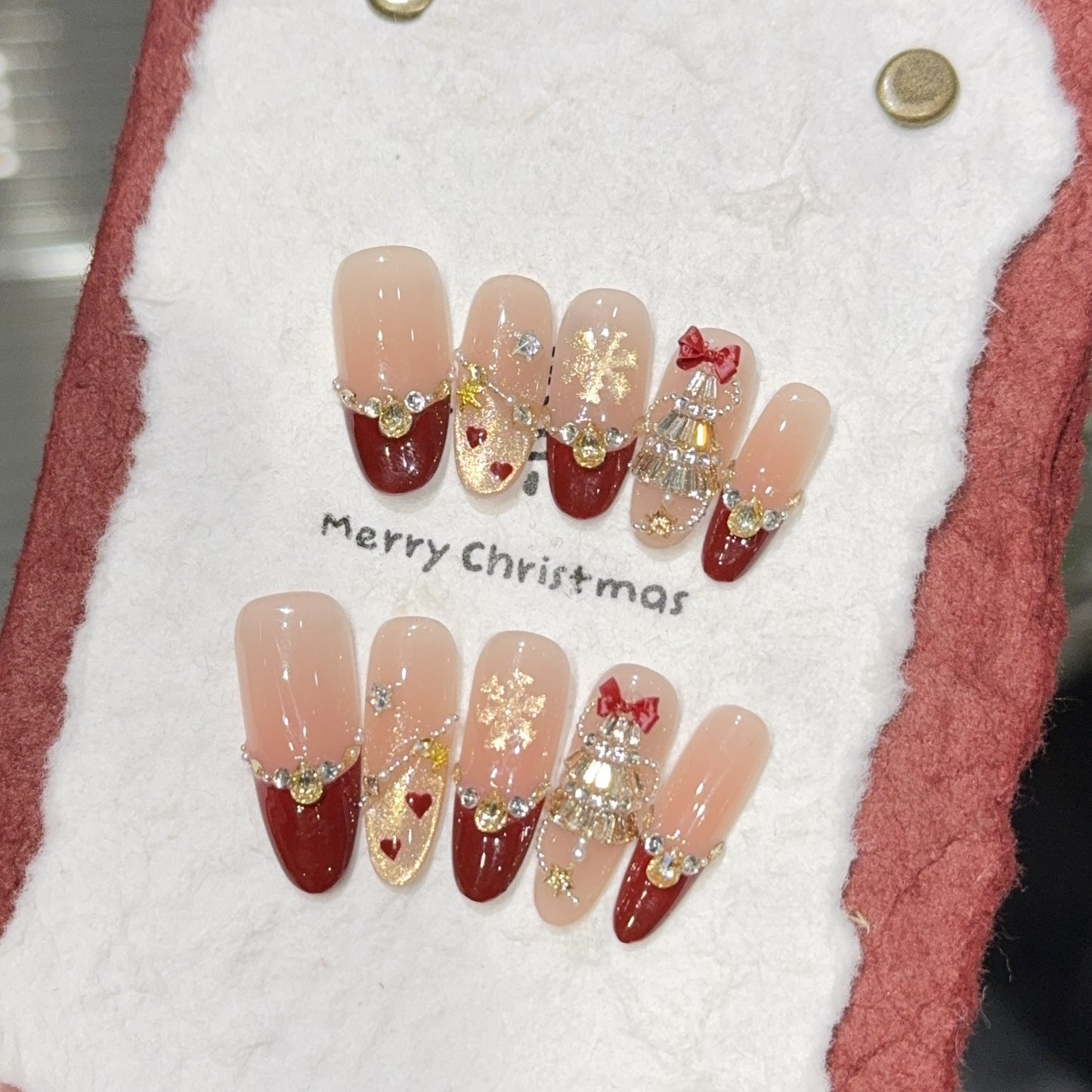 Kunstnagelspitzen mit Festlichem Glamour-Design Brehn