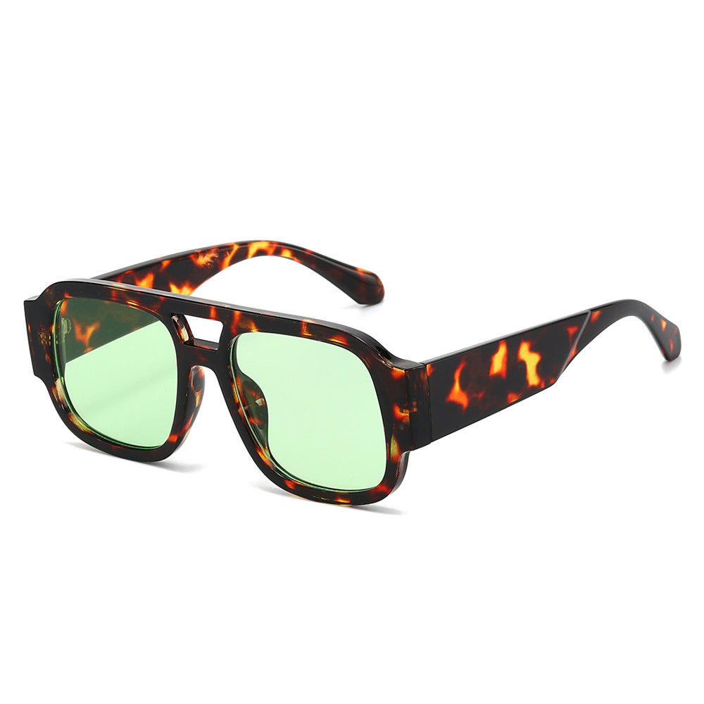 Moderne retro-inspirierte quadratische Sonnenbrillen Brehn