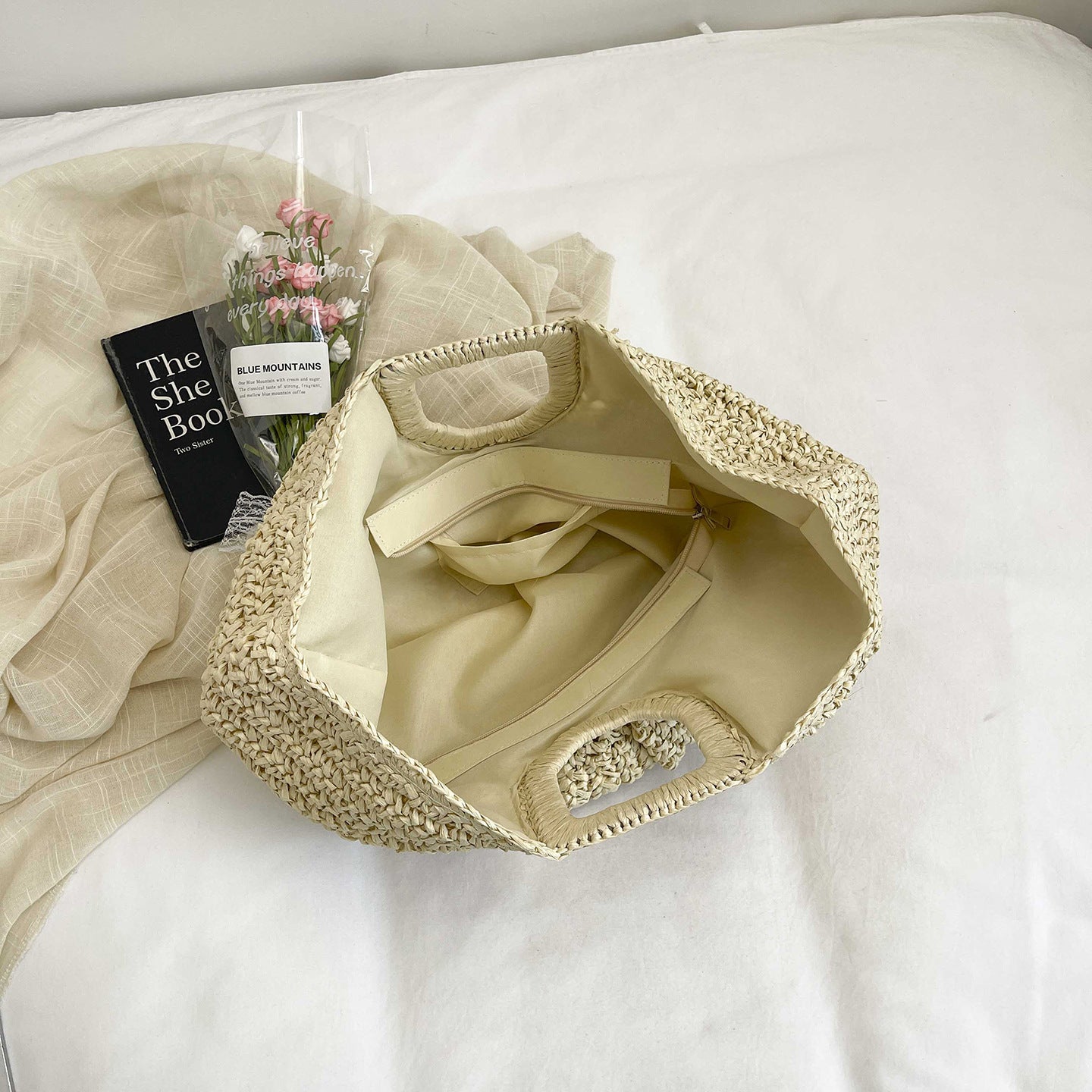 Handgefertigte Basttasche mit Eleganten Falten Brehn