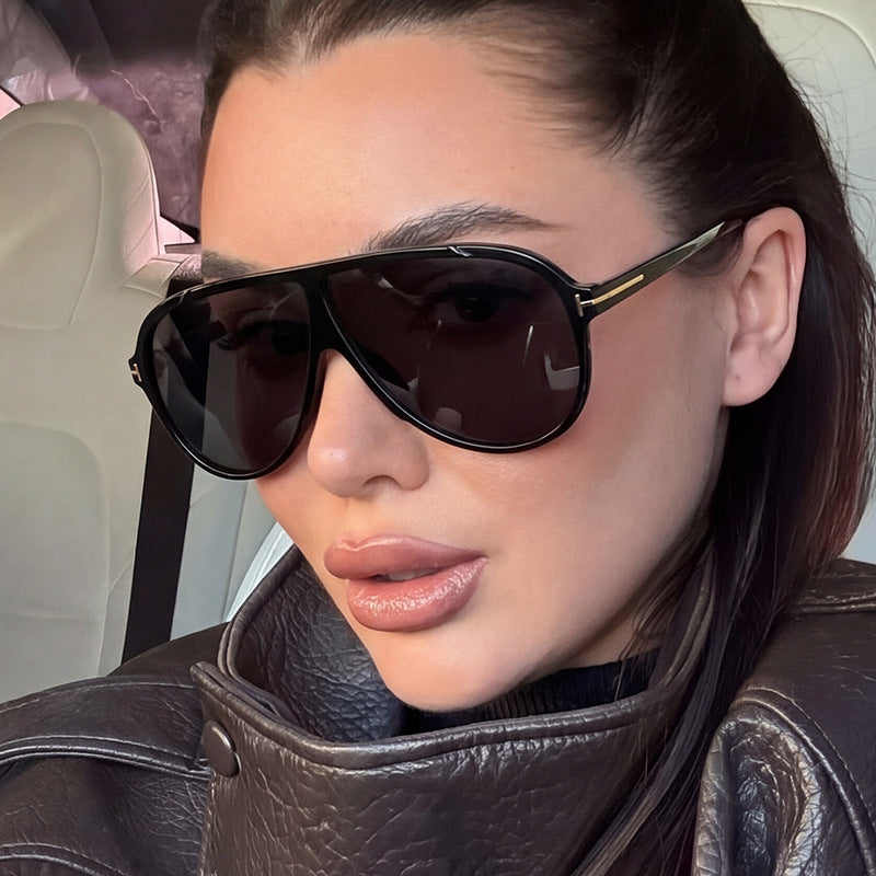 Damen große Sonnenbrille mit modernem Design und schützenden Gläsern Brehn