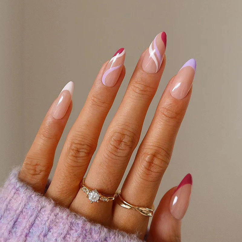 Kunstvolle Nagelkunst mit einzigartigem Verlauf und geometrischen Akzenten Brehn