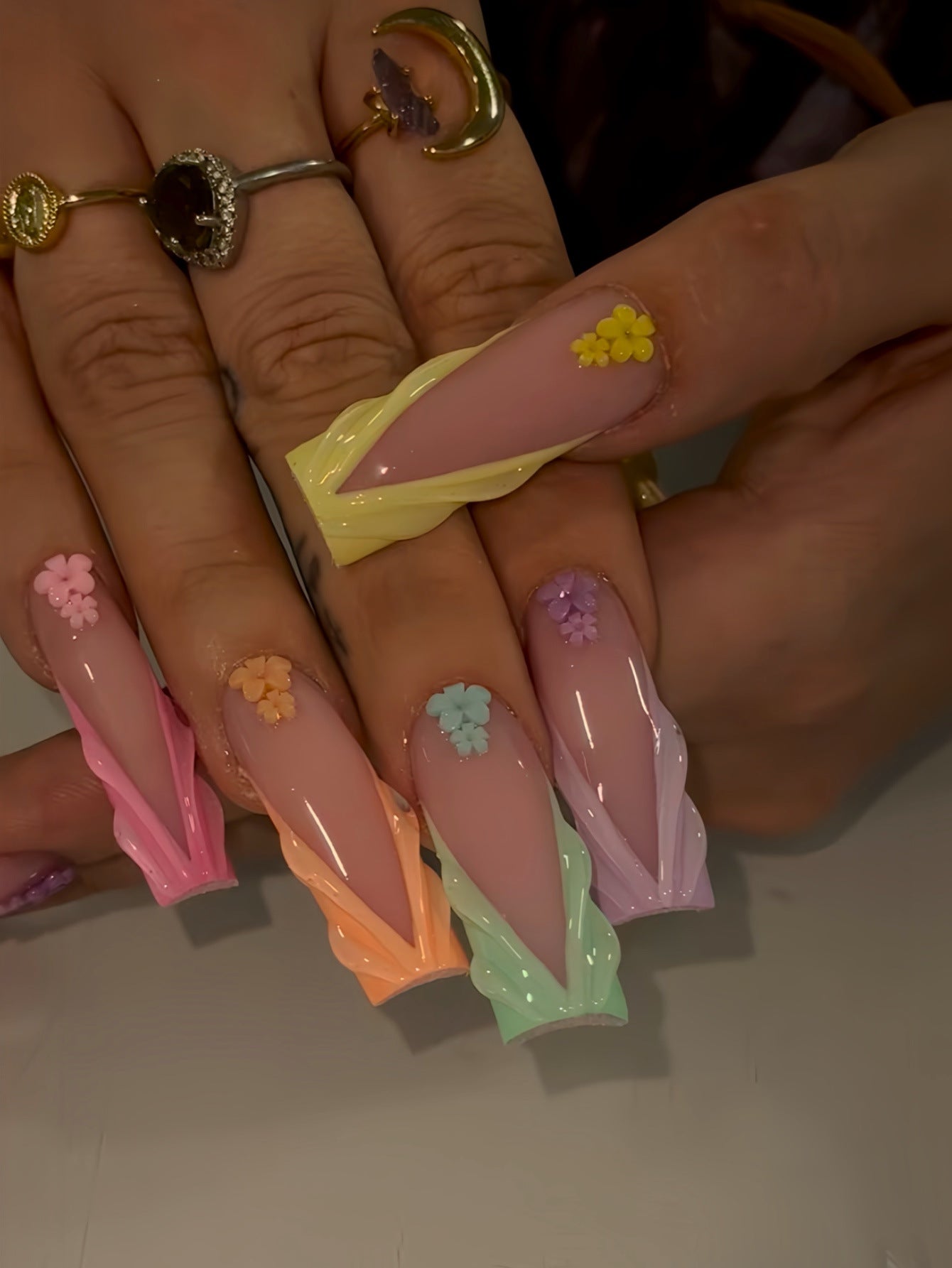 Dekorative lange Press-On-Nagelverlängerungen Brehn