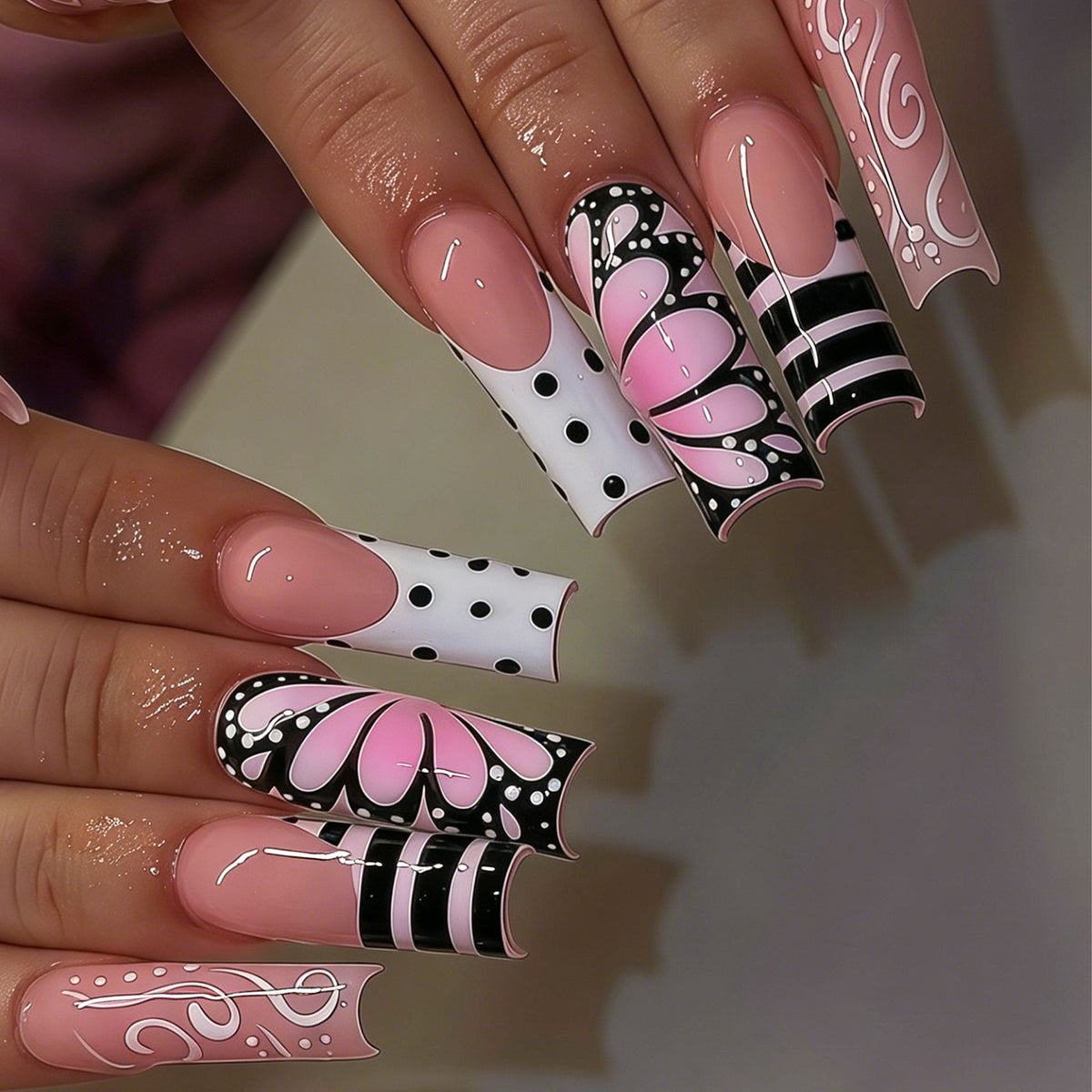 Künstlerisches Schmetterling Nageldesign Brehn