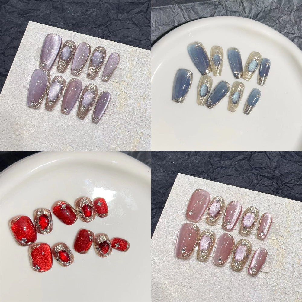 Elegantes Press-On Nail Set mit künstlerischem Metallic-Design Brehn